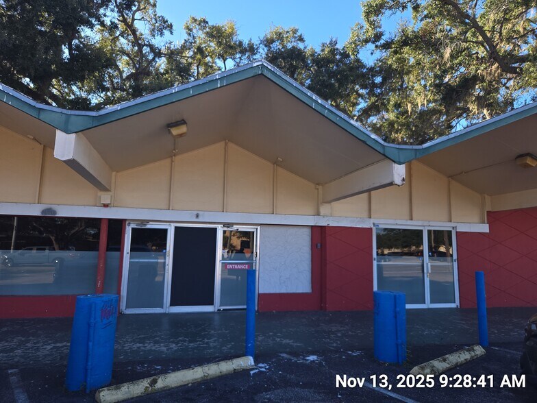 Primary Photo Of 225 E Brandon Blvd, Brandon General Retail For Lease