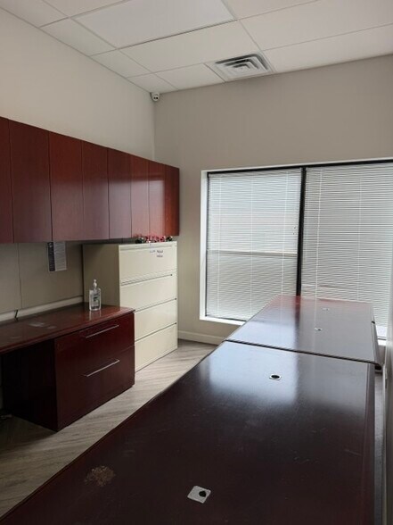 More Photos Of 28835 N Herky Dr, Lake Bluff Warehouse For Lease