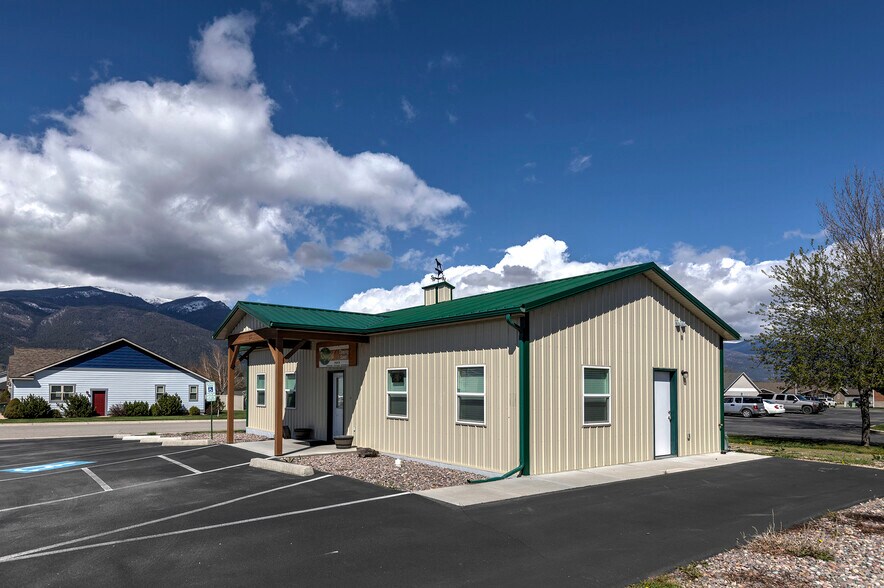 More Photos Of 115 Valley View St, Stevensville Restaurant For Sale