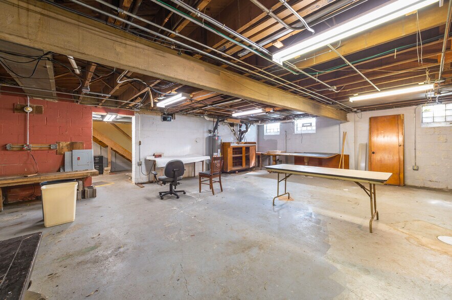More Photos Of 5203 Turney Rd, Garfield Heights Bar For Sale