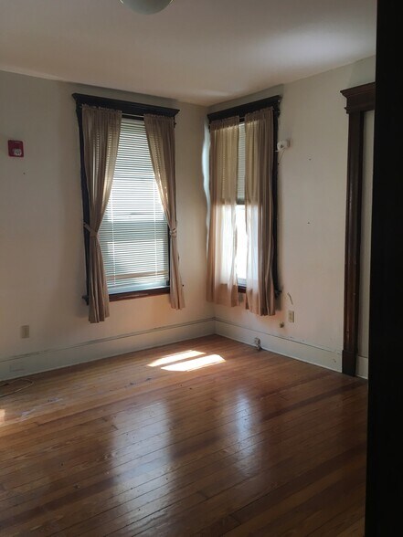 More Photos Of 121-123 Brownell St, New Haven Apartments For Sale