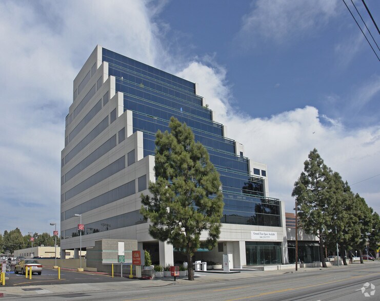 More Photos Of 1990 S Bundy Dr, Los Angeles Office For Lease