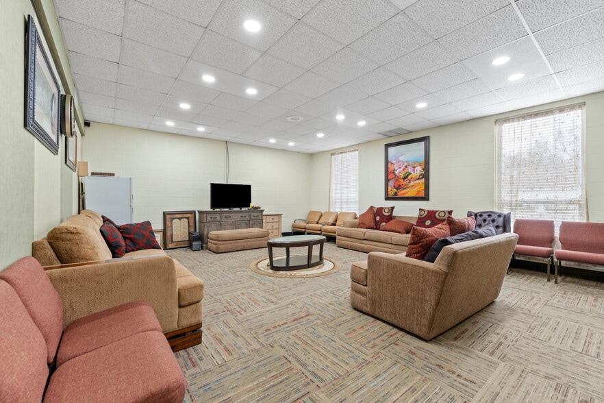 More Photos Of 3411 Covington Pike, Memphis Religious Facility For Sale