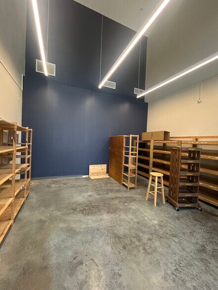 More Photos Of 5212 Bridge St, Tampa Storefront Retail Office For Lease