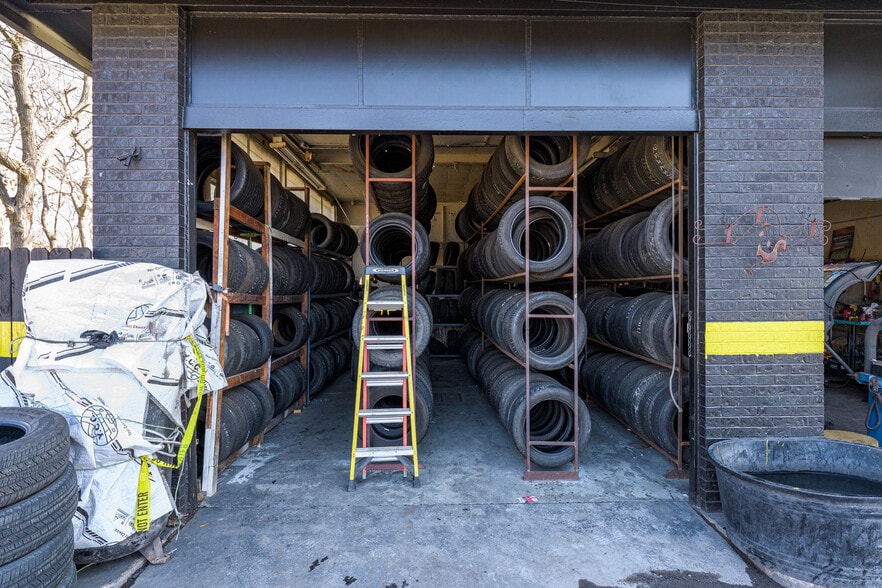 More Photos Of 1320 S Austin Ave, Denison General Retail For Sale