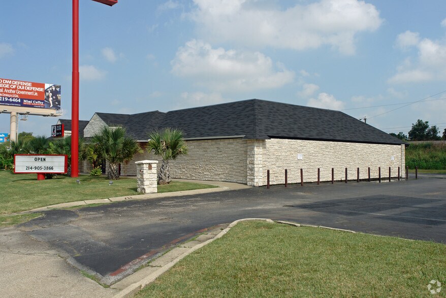 More Photos Of 3094 N Stemmons Fwy, Dallas Freestanding For Lease