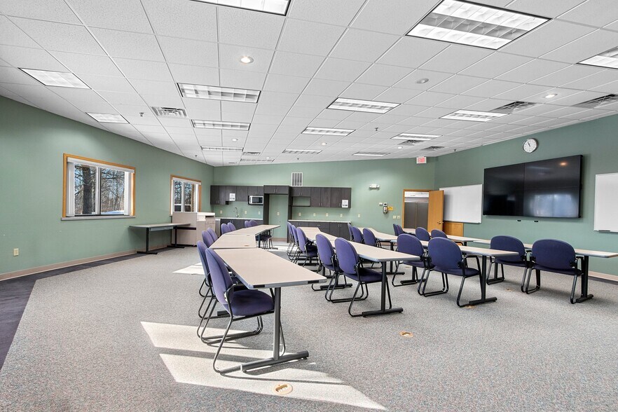 More Photos Of 2980 Walker Dr, Green Bay Office For Sale