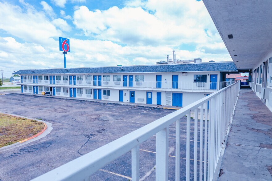 More Photos Of 2420 Commerce Rd, Goodland Hotel For Sale