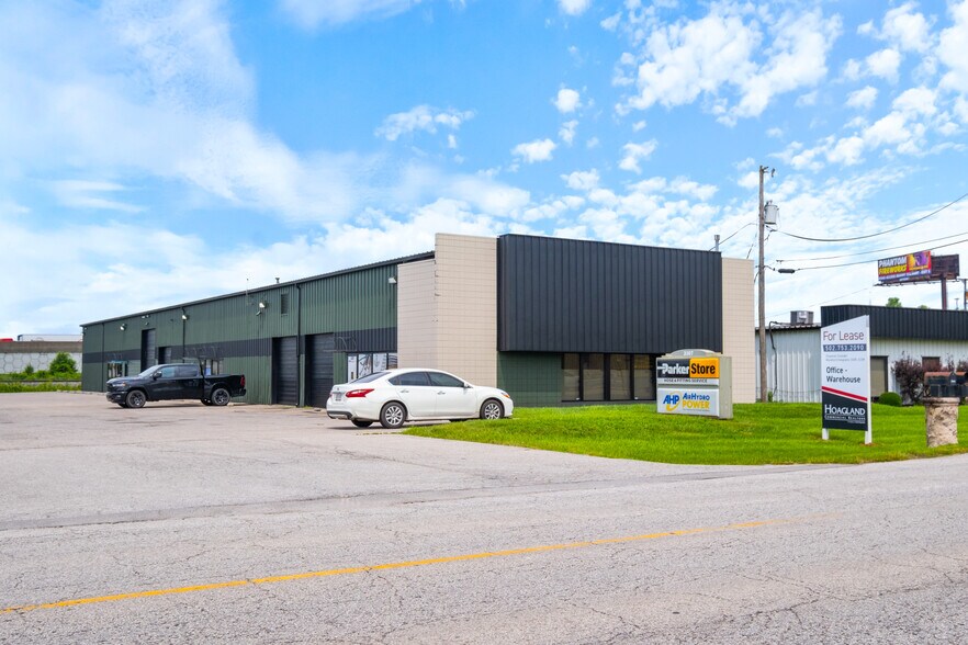 More Photos Of 3307-3313 Industrial Pky, Jeffersonville Light Manufacturing For Lease