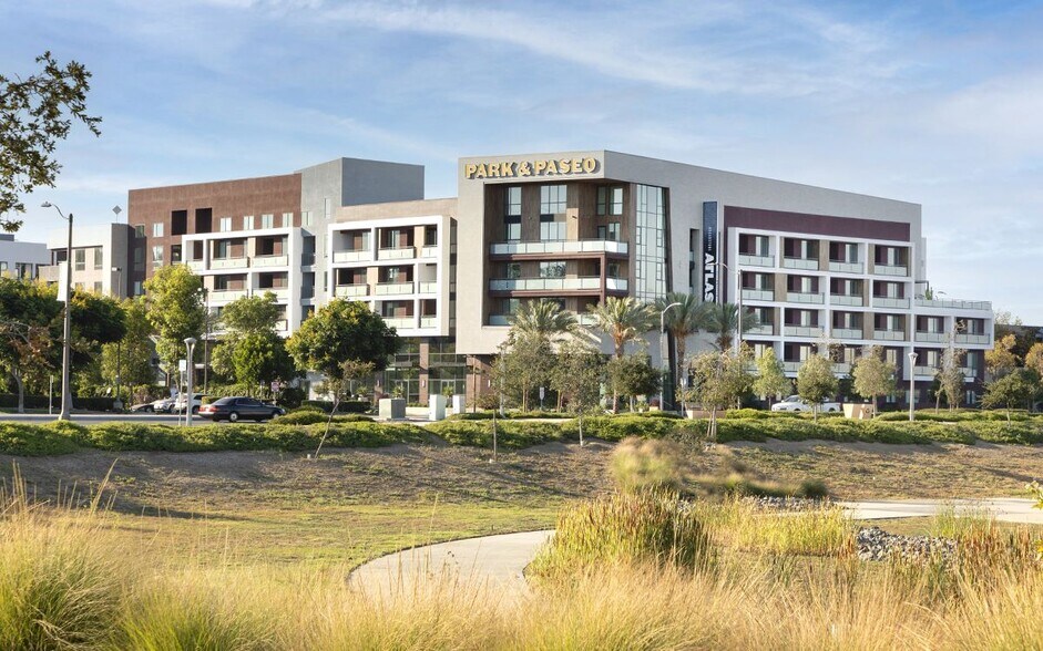 More Photos Of 1951 E Dyer Rd, Santa Ana Apartments For Lease