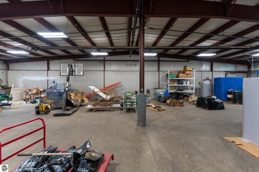 More Photos Of 910 Industrial Dr, Mount Pleasant Warehouse For Sale