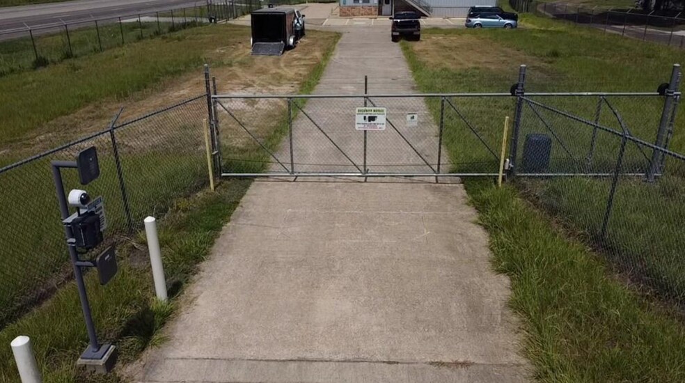 More Photos Of 8424 N HWY 69, Pollok Flex For Sale