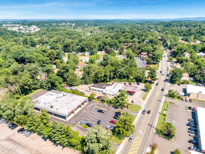 More Photos Of 27 N Middletown Rd, Nanuet Freestanding For Lease