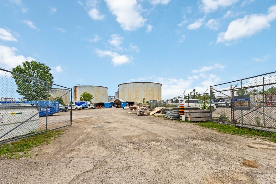 More Photos Of 2081 Piper Ln, London Industrial For Lease