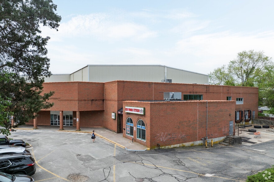 More Photos Of 635 Middle Country Rd, Coram General Retail For Lease