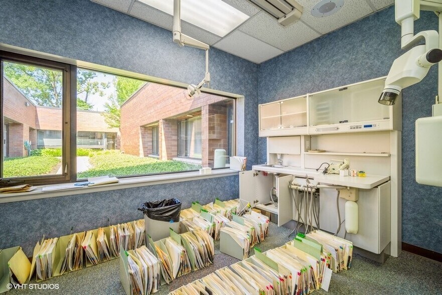 More Photos Of 666 Dundee Rd, Northbrook Medical For Lease