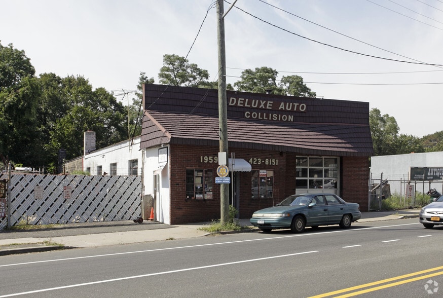 Primary Photo Of 1959 New York Ave, Huntington Station Auto Repair For Sale