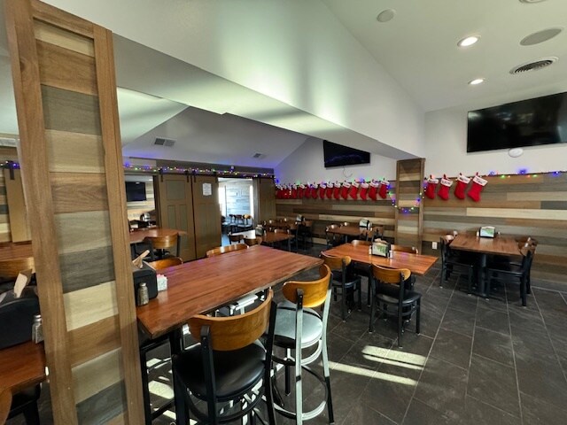 More Photos Of 8713 Gravois Rd, Saint Louis Restaurant For Lease