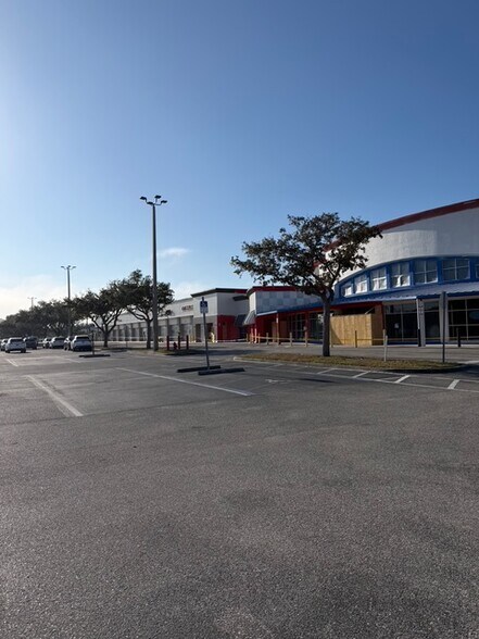 More Photos Of 10175 Tamiami Trl, Punta Gorda General Retail For Lease