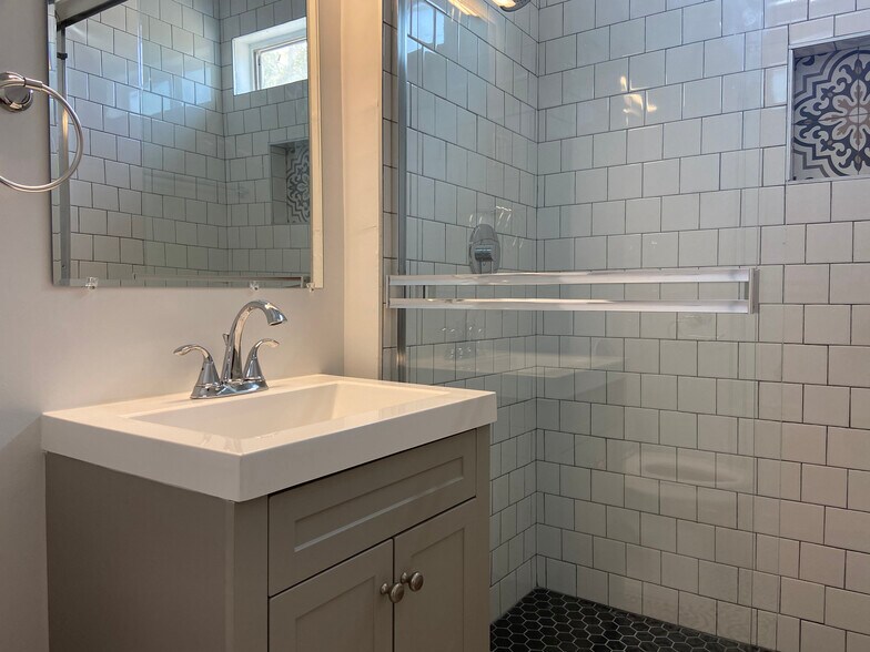 More Photos Of 2666 Orchard Ave, Los Angeles Multifamily For Sale