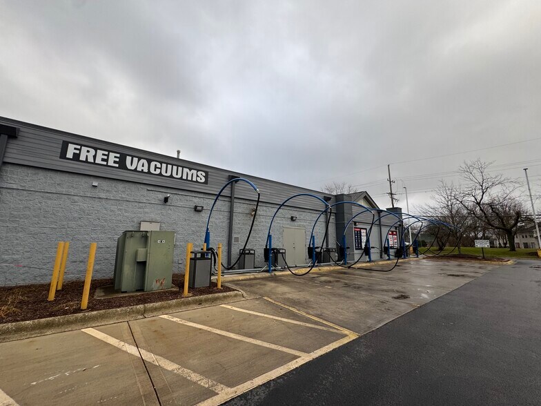 More Photos Of 4 N Barrington Rd, Streamwood Carwash For Sale