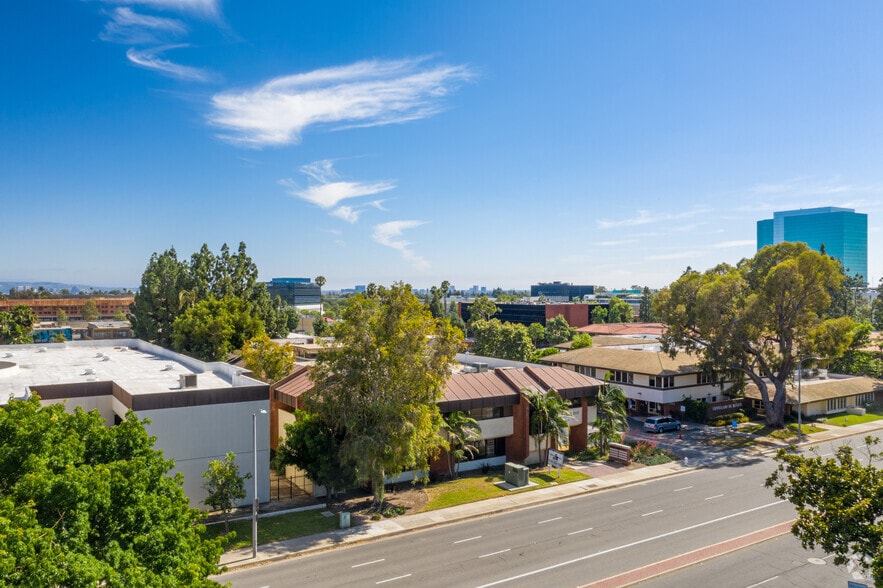 More Photos Of 2112 E 4th St, Santa Ana Office For Lease