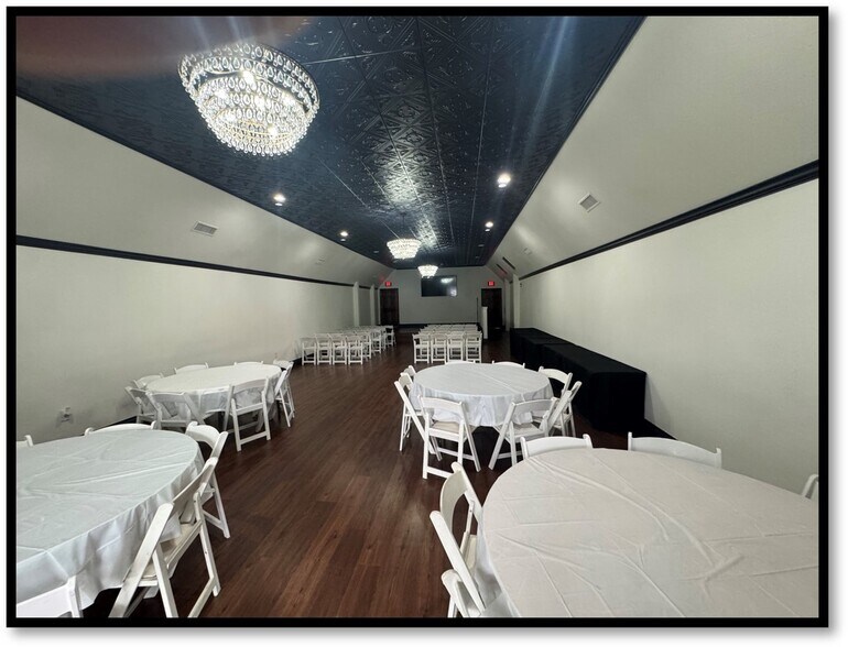 More Photos Of 215 W 6th St, Ferris Office For Sale