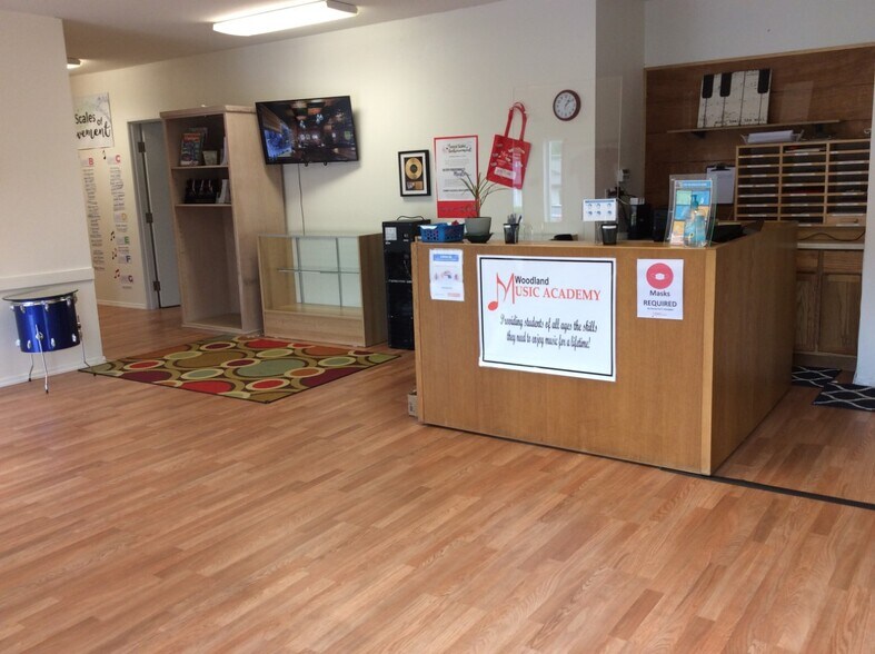 More Photos Of 1900 Belmont Loop, Woodland Storefront Retail Office For Lease