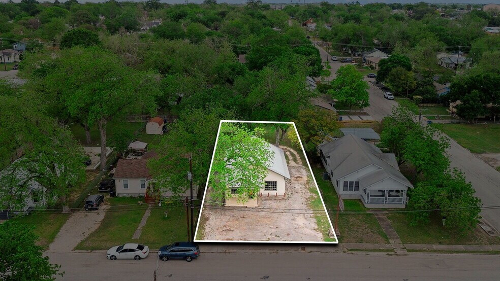 More Photos Of 1375 W San Antonio St, New Braunfels Freestanding For Sale