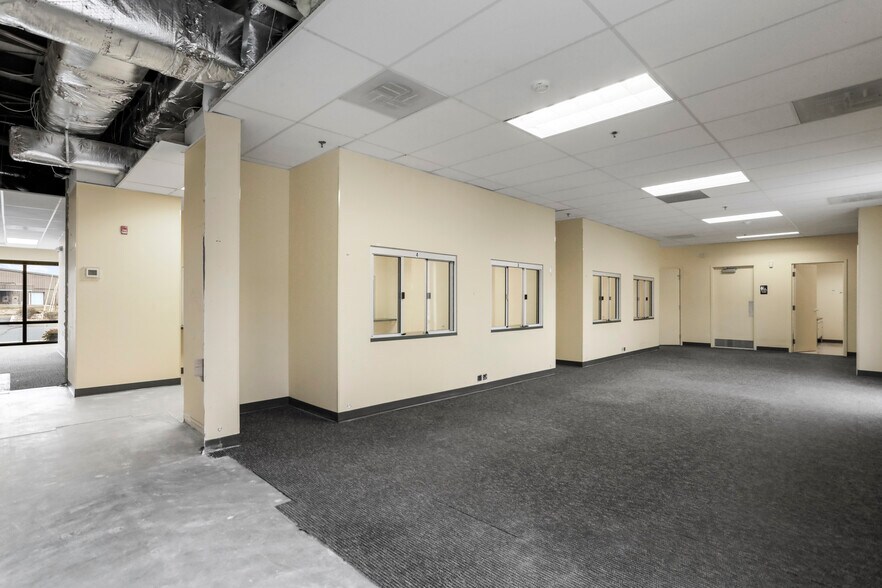More Photos Of 15 Compass Pt, Martinsburg Office For Lease