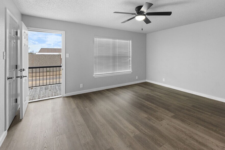 More Photos Of 705-715 W Crawford St, Denison Apartments For Sale