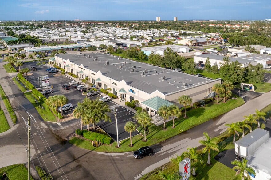 More Photos Of 16120 San Carlos Blvd, Fort Myers Storefront For Lease