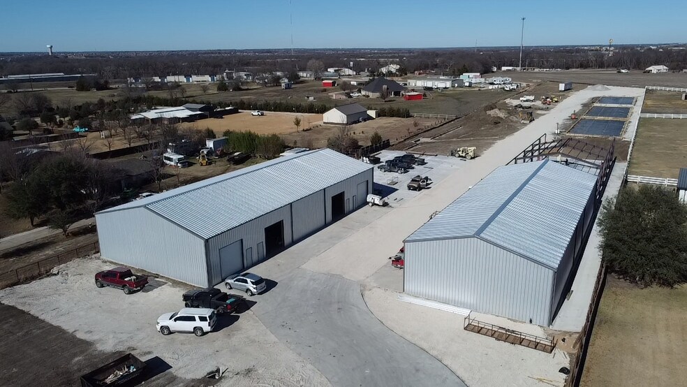 More Photos Of 450 County Road 278, Melissa Showroom For Lease