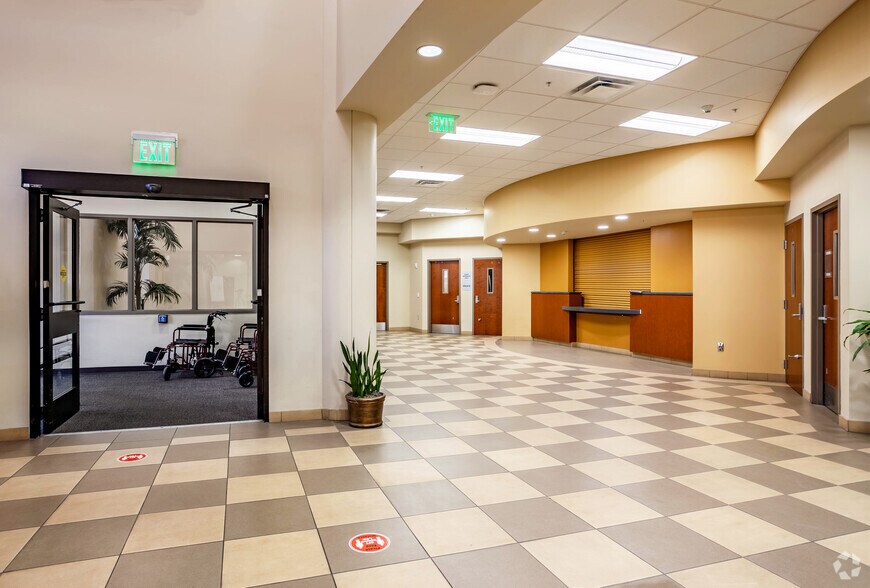 More Photos Of 560 Jackson St N, Saint Petersburg Medical For Lease