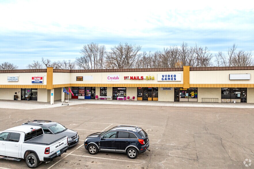 More Photos Of 804-840 S Lake St, Forest Lake General Retail For Lease