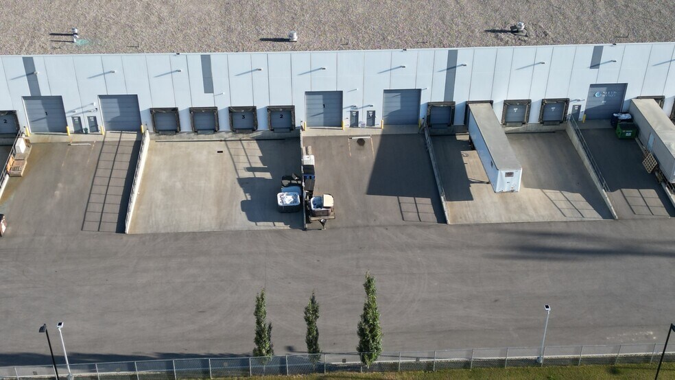 More Photos Of 5423 61 Av SE, Calgary Warehouse For Sale