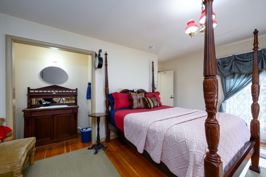 More Photos Of 236 SE Stephens St, Roseburg Hospitality For Sale