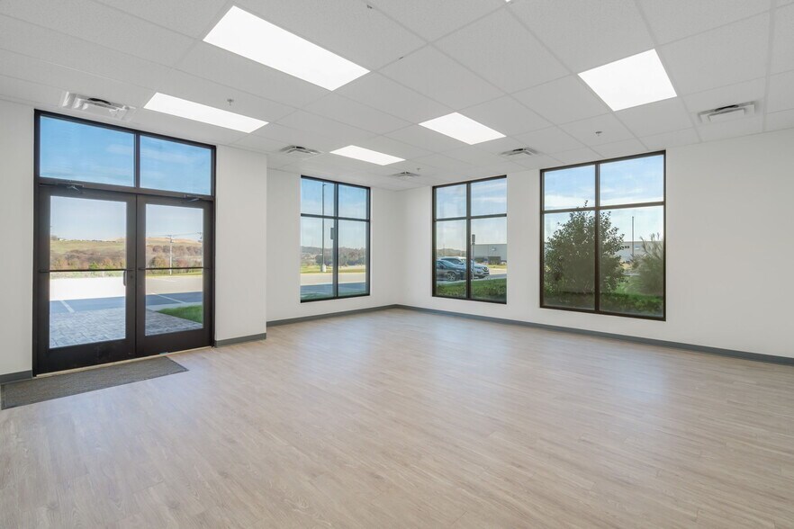 More Photos Of 2677 Huntington Park Dr, Loudon Warehouse For Lease