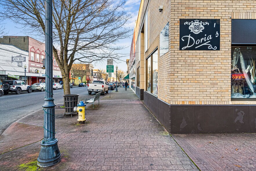 More Photos Of 302 N Tower Ave, Centralia General Retail For Sale