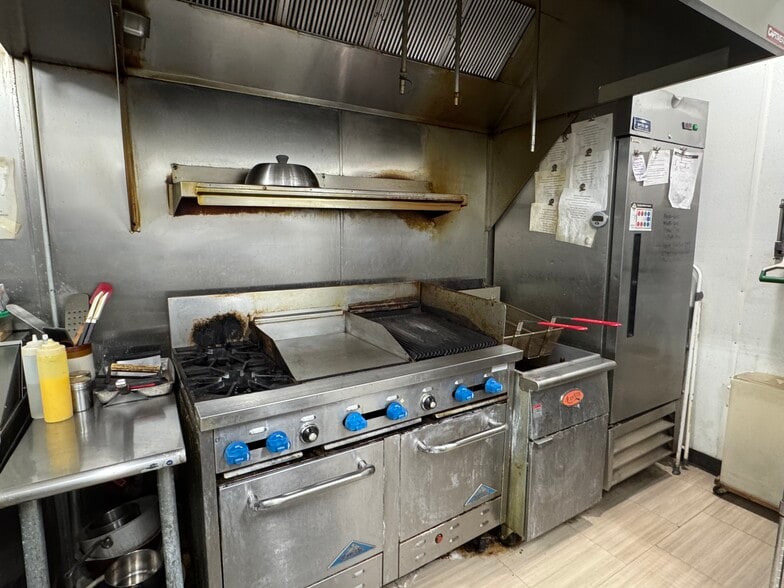 More Photos Of 501 Lake Ave, Fairmont Restaurant For Sale