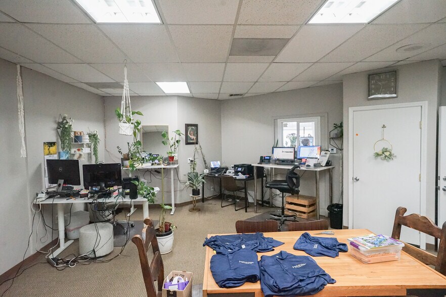 More Photos Of 1302-1310 9th St, Modesto Storefront For Sale