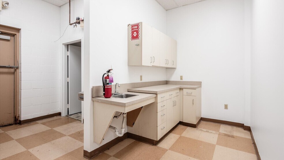 More Photos Of 61600-61690 Southgate Rd, Cambridge Unknown For Lease