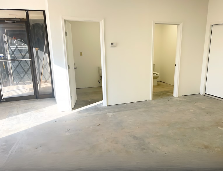 More Photos Of 2737-2749 W California Ave, Oklahoma City Warehouse For Lease