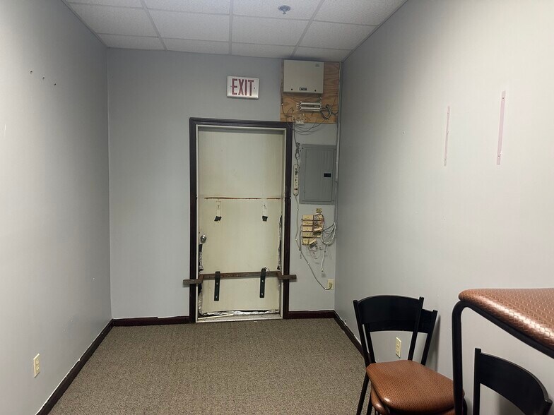 More Photos Of 657 Pleasant St, Fall River Freestanding For Lease