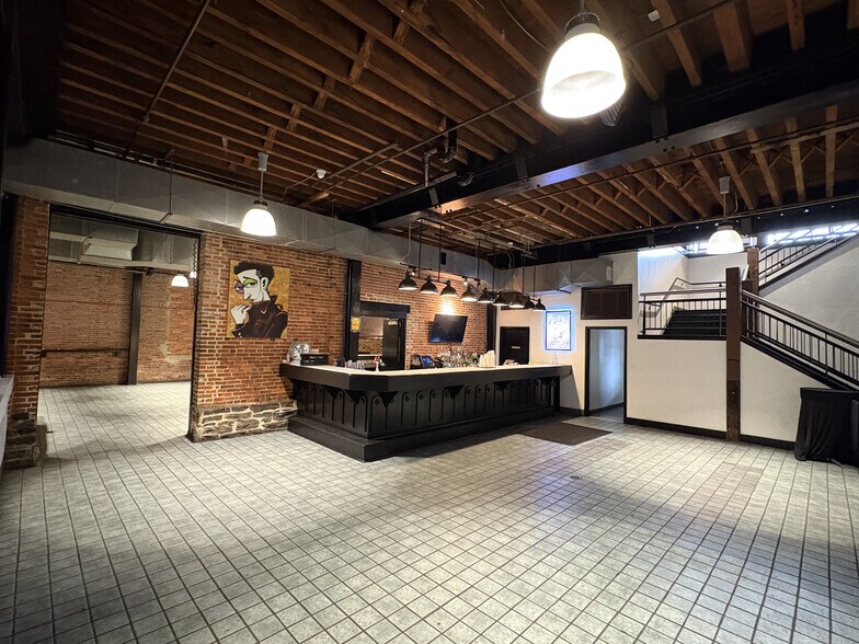 More Photos Of 316-318 Guilford Ave, Baltimore Bar For Sale