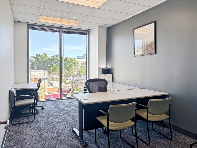 More Photos Of 21 Waterway Ave, The Woodlands Coworking Space
