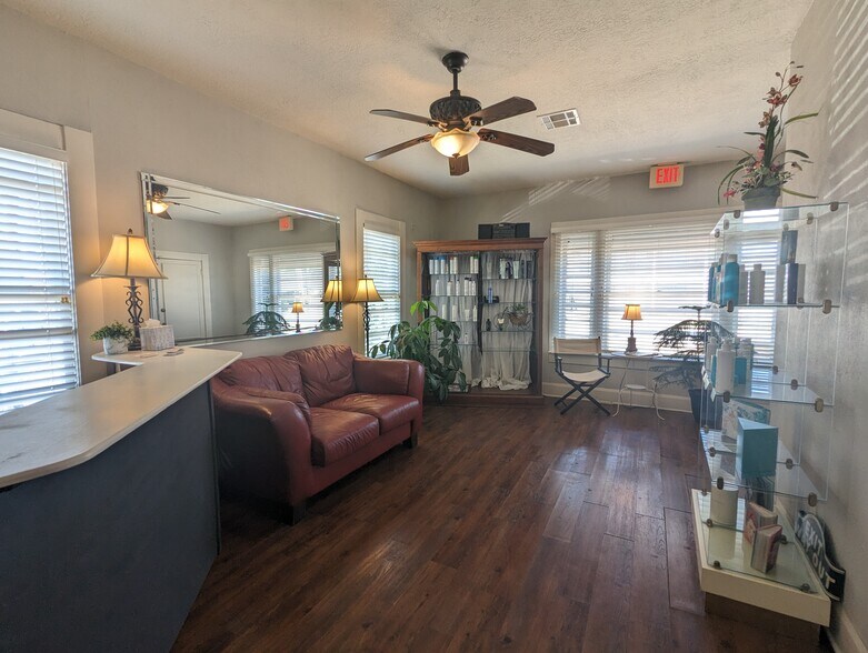 More Photos Of 2671 Broadway, Beaumont Freestanding For Sale