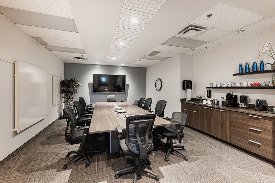 More Photos Of 1375 Rue Newton, Boucherville Warehouse For Lease