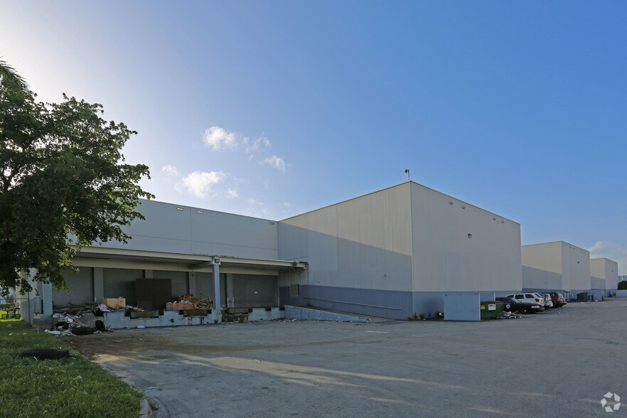 More Photos Of 3520-3560 NW 72nd Ave, Miami Warehouse For Lease
