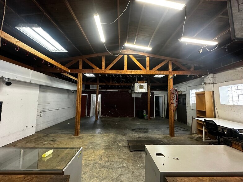 More Photos Of 438 Lake Ave, Saint James Storefront For Lease